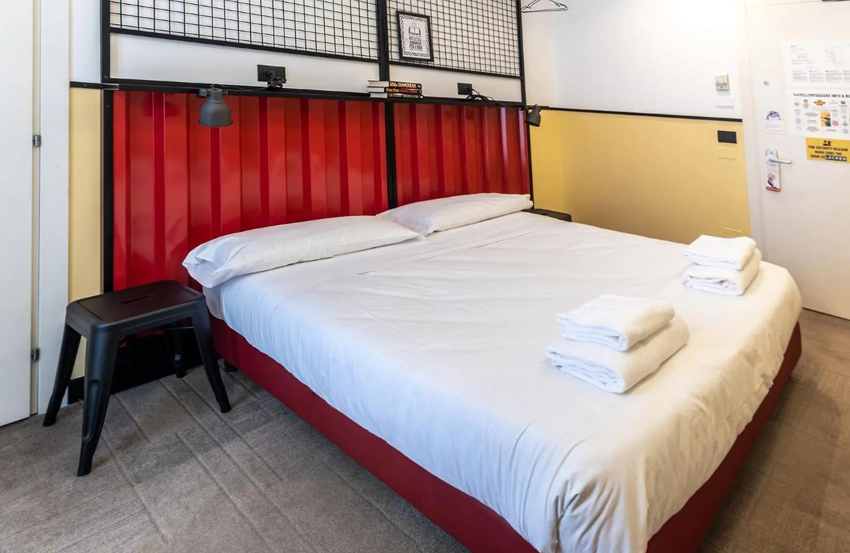 Hostel Yellowsquare Rome Italy