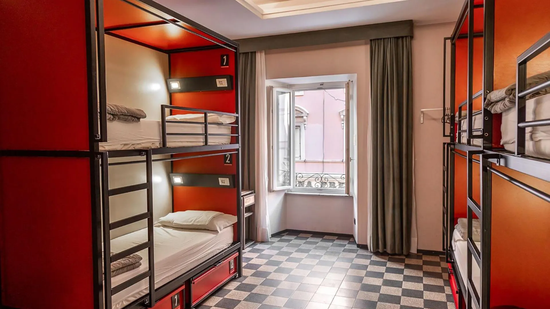 Hostel Yellowsquare Rome Italy