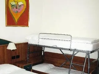 Hostel Yellowsquare Rome Italy