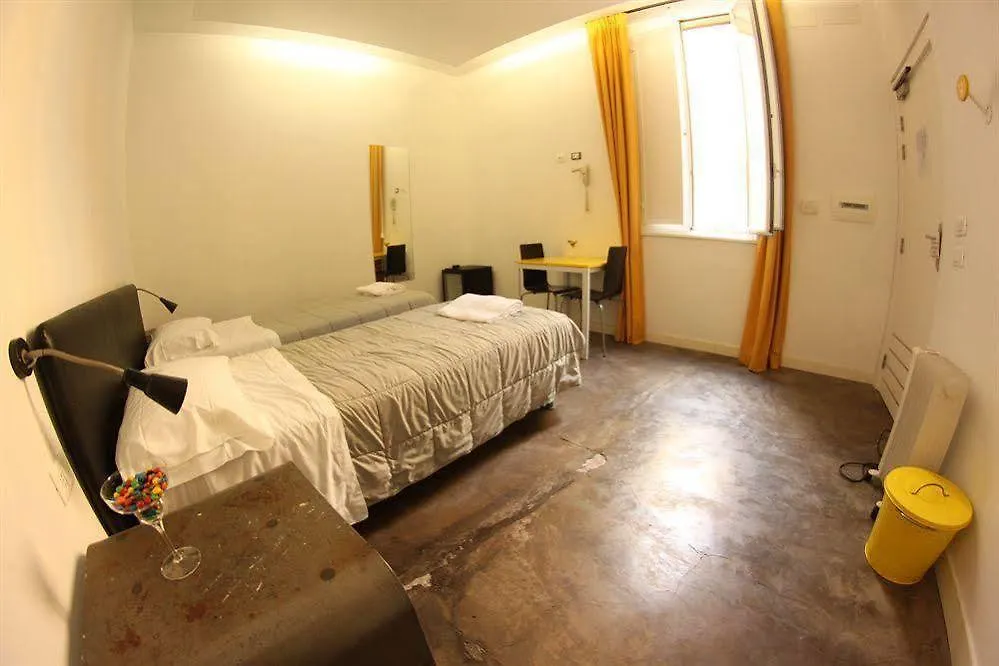 Hostel Yellowsquare Rome Italy