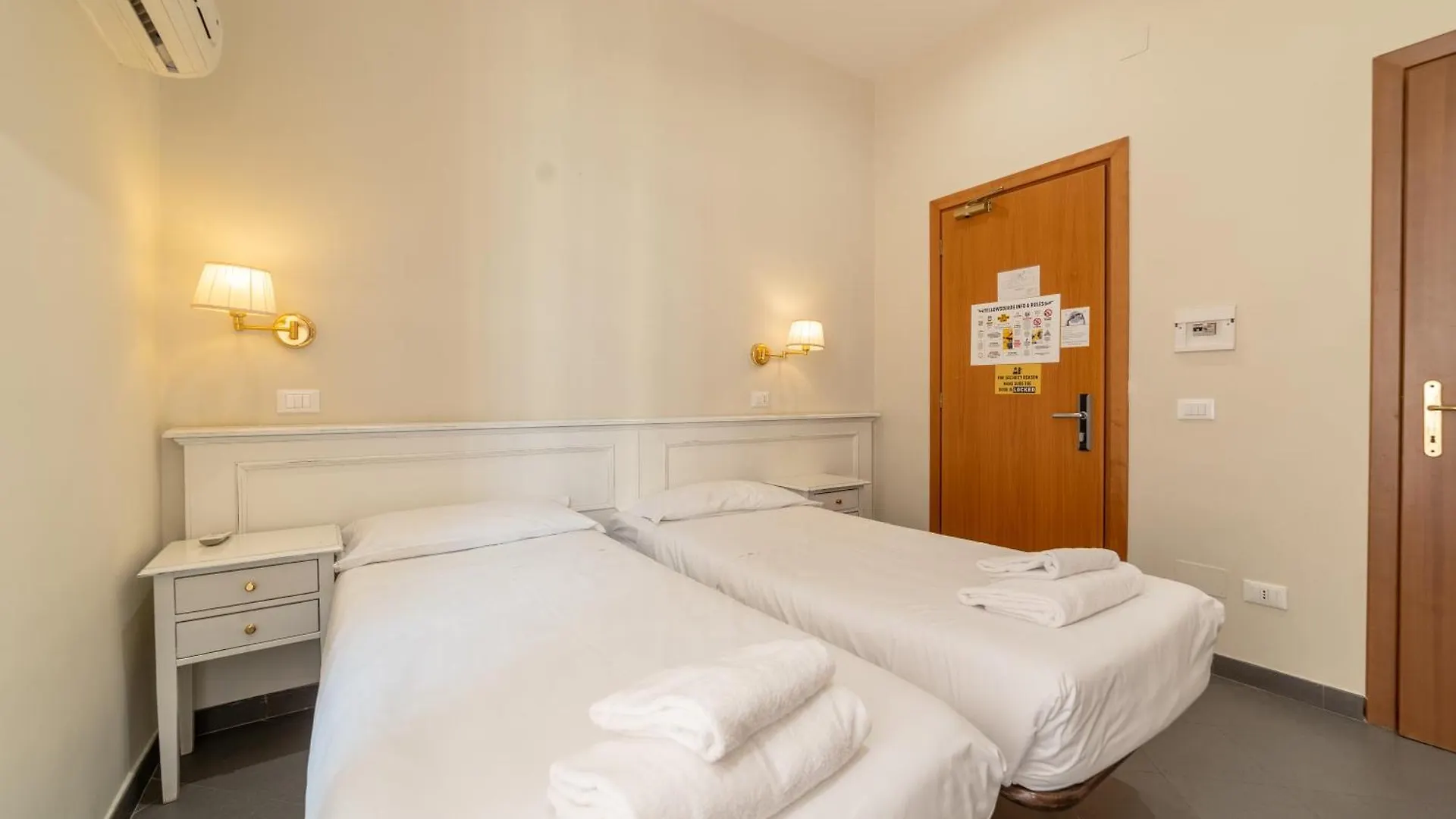Hostel Yellowsquare Rome Italy