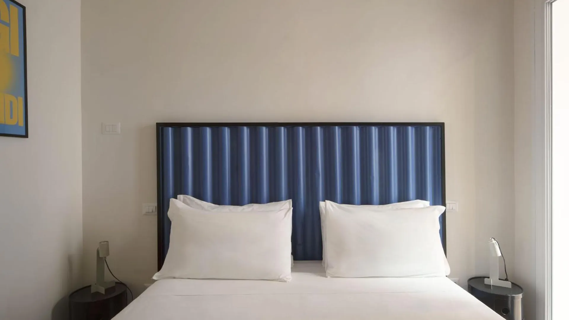 Hostel Yellowsquare Rome Italy